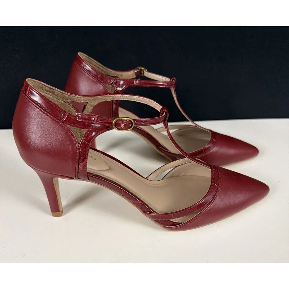 Giani Bernini Women's Ammelia Pointed Toe T-Strap Pumps Size 8 Burgundy